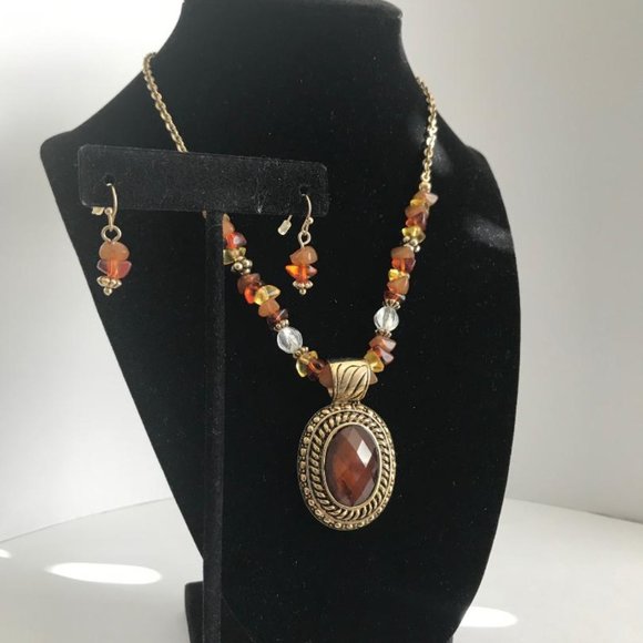 Vintage Avon Necklace & Earrings Set - Picture 5 of 7